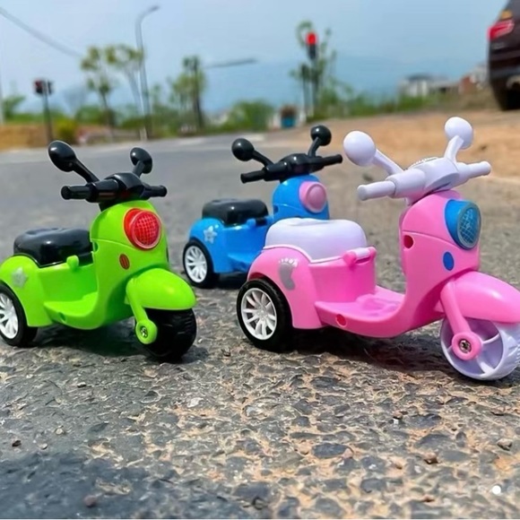 Toy Scooter in Pink - Picture 7 of 14